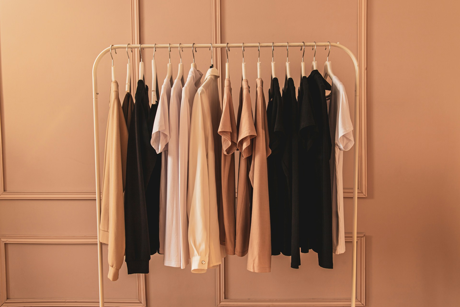 Building a Capsule Wardrobe: Fewer Pieces, Endless Outfits